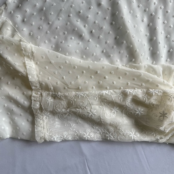 Express Cream Ruffle Blouse - Picture 6 of 9